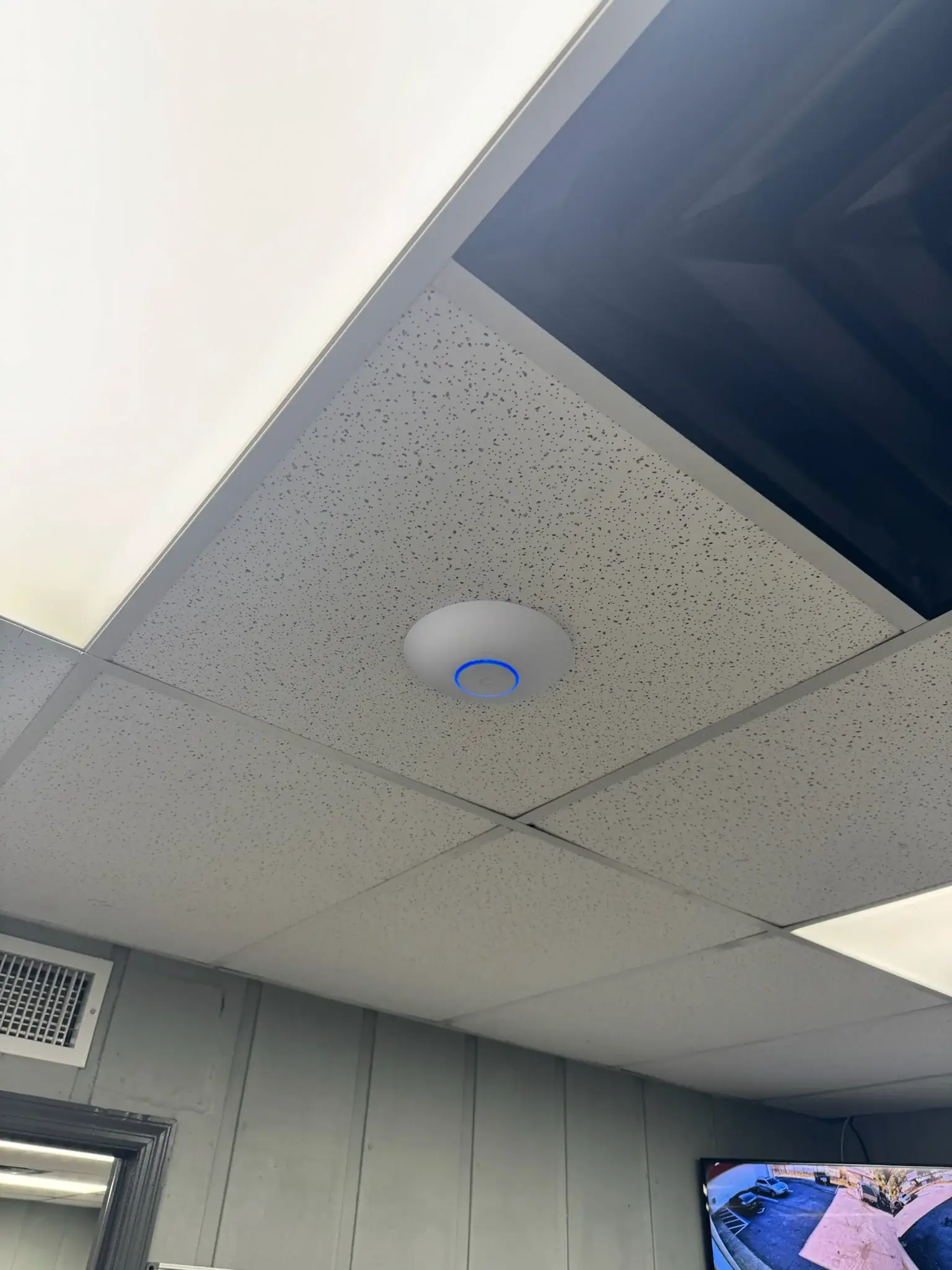 Auto Repair Shop Security Cameras, Wi-Fi & Network Rack photo 6
