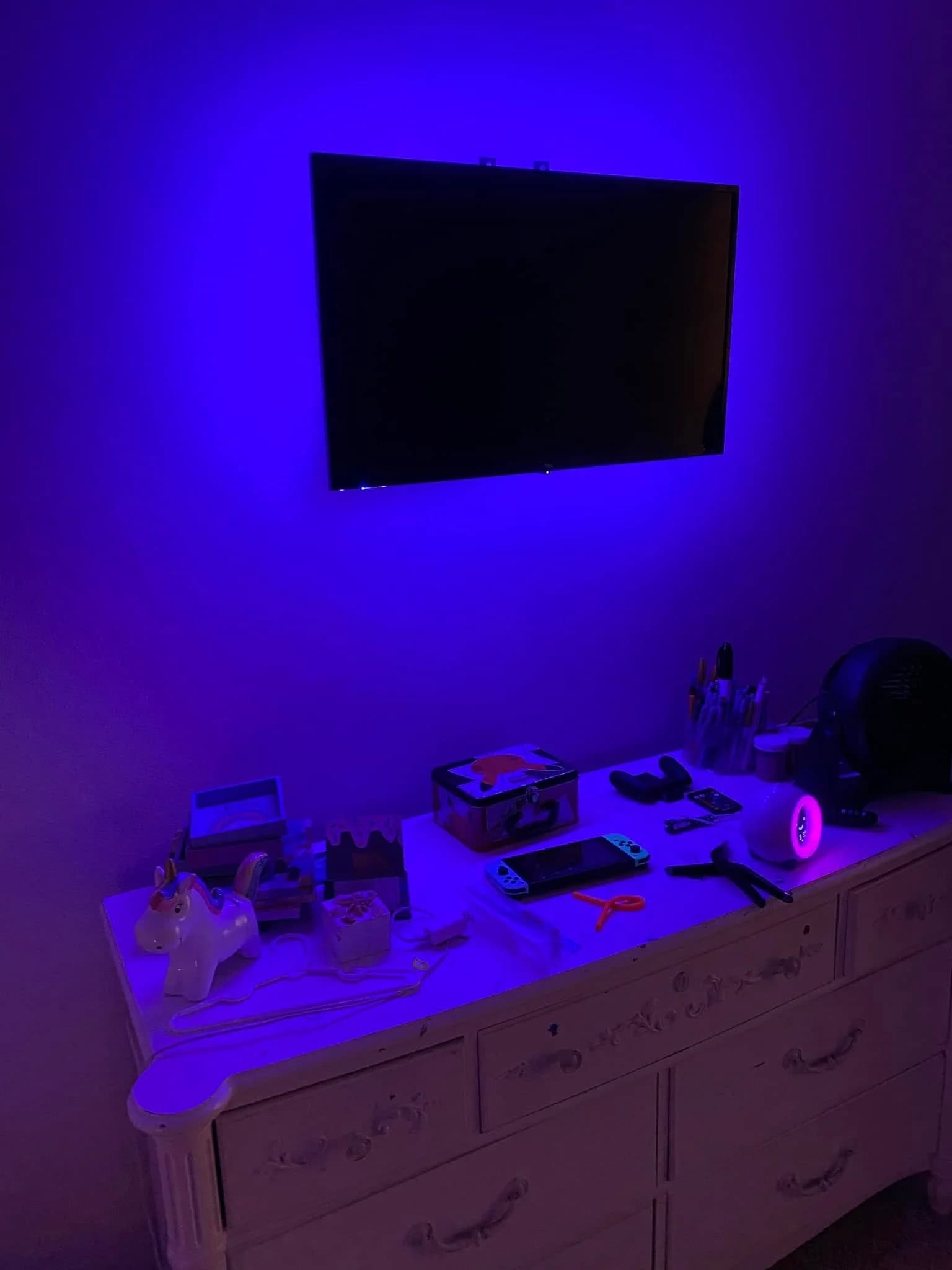 Outdoor TV installation with weatherproof mounting